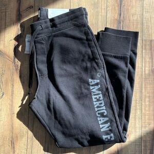 BRAND NEW Men’s American Eagle Fleece Joggers Size Small